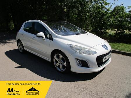 PEUGEOT 308 1.6 e-HDi Allure TOP SPEC - Pan Roof, Sat Nav, Half Leather, £20 Tax