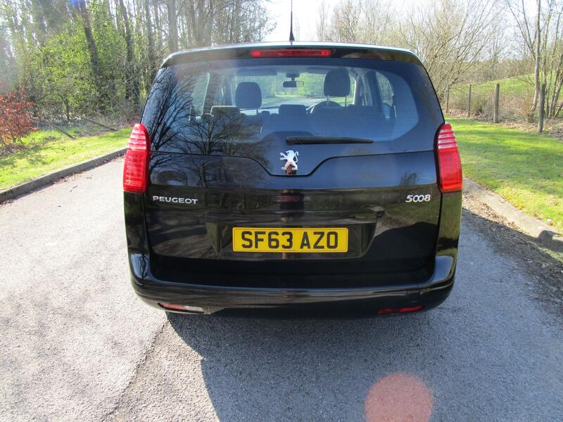PEUGEOT 5008